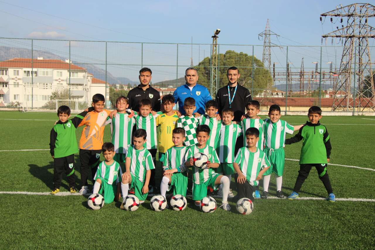 Muğlaspor Geleceğini Sahada Kuruyor: Futbol Okulları Yeniden Açıldı 1